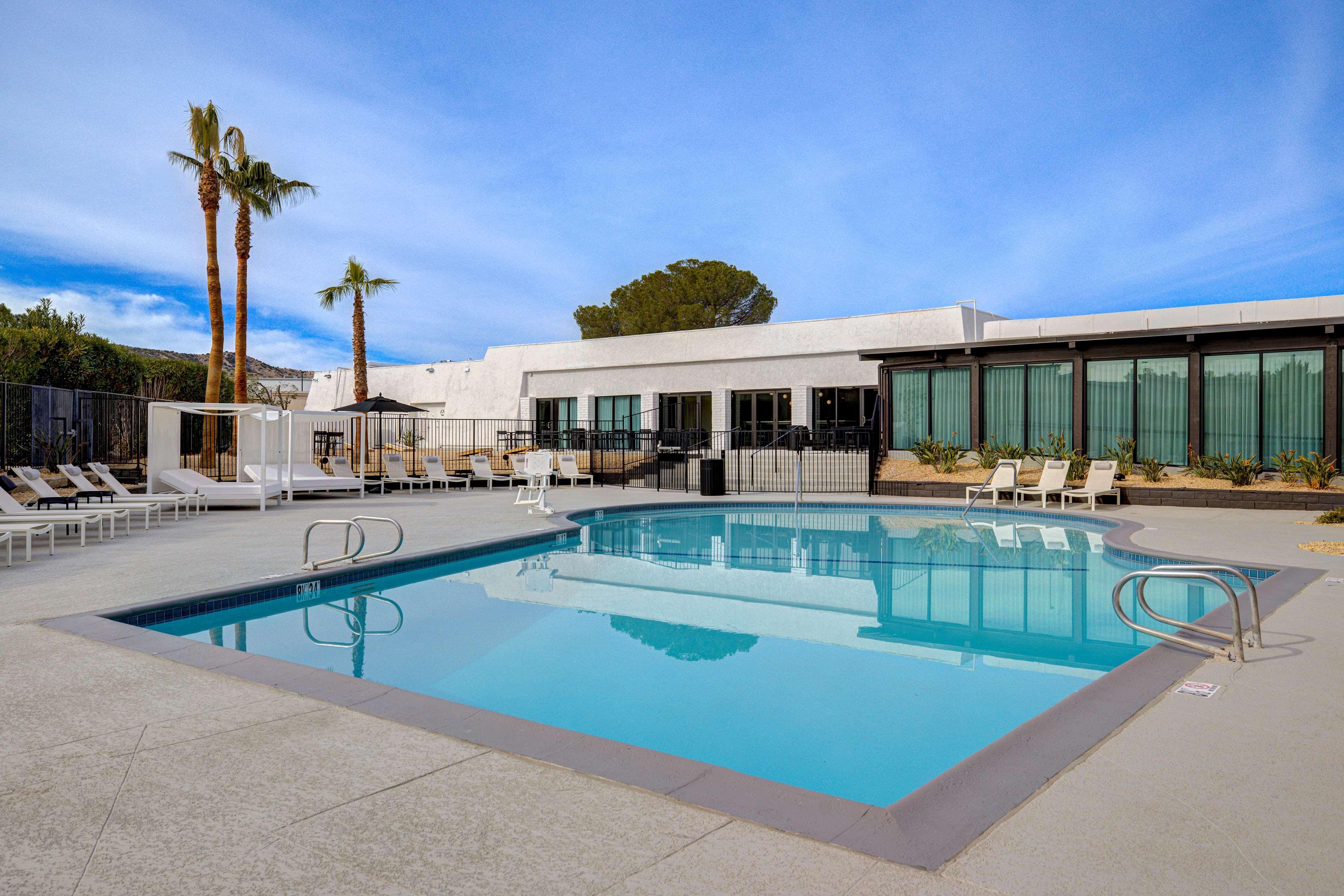 Отель Doubletree By Hilton Palmdale, Ca Экстерьер фото